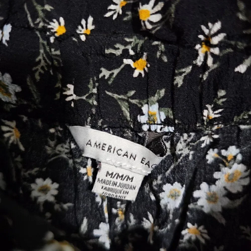 EUC WORN ONCE AMERICAN EAGLE OUTFITTERS FLORAL CULOTTE SHORTS BELTED SIZE M